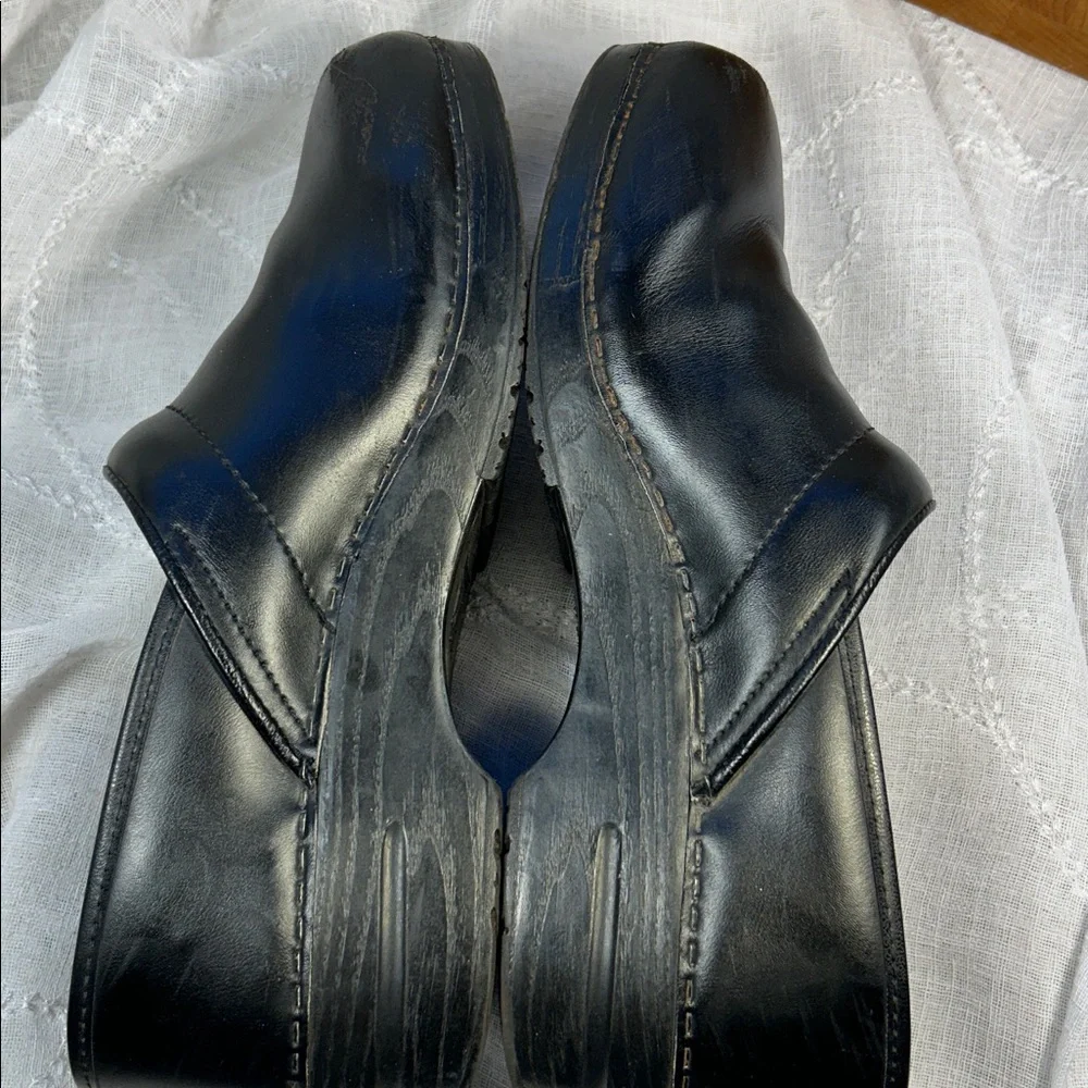 Dansko leather preloved clogs